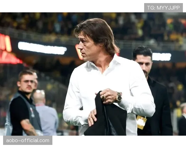 阿尔梅达临场调整 塞维利亚战术灵活性提升